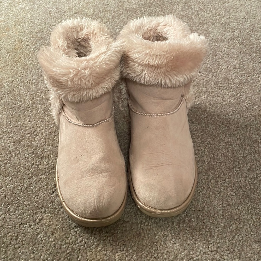 Light pink Airwalk boots - size kids 6.